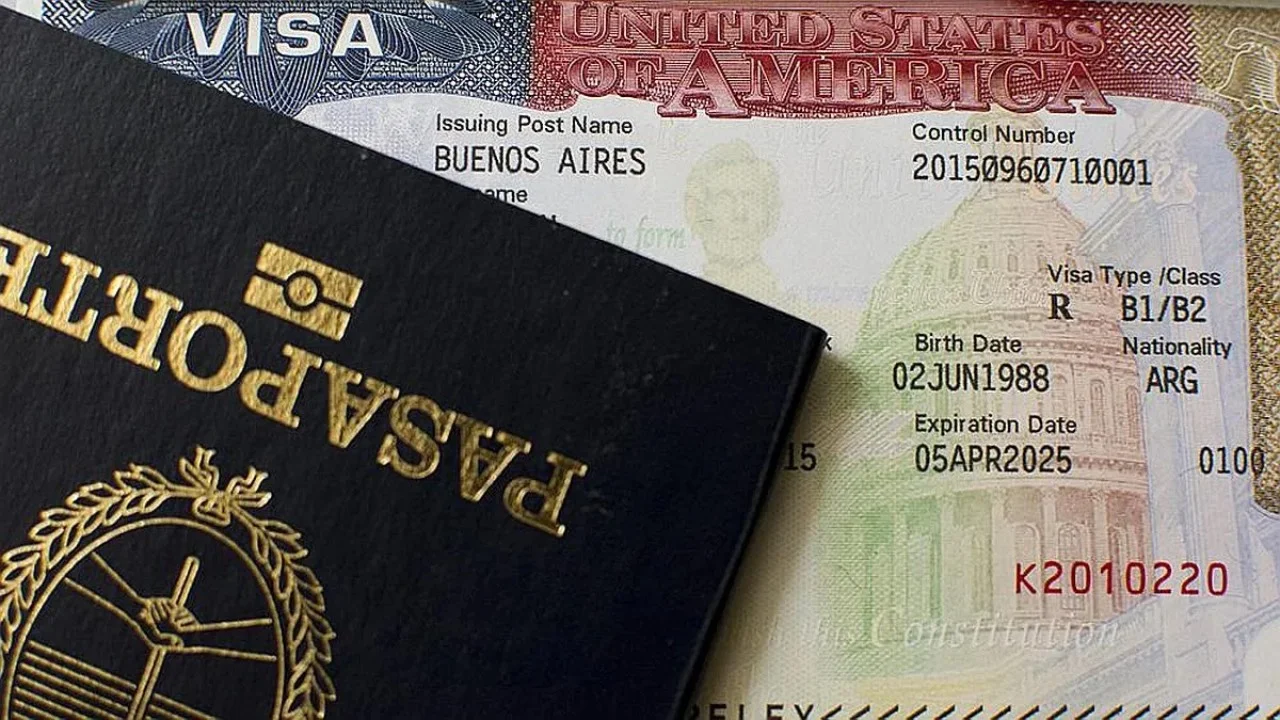 Who can travel to the United States without visa
