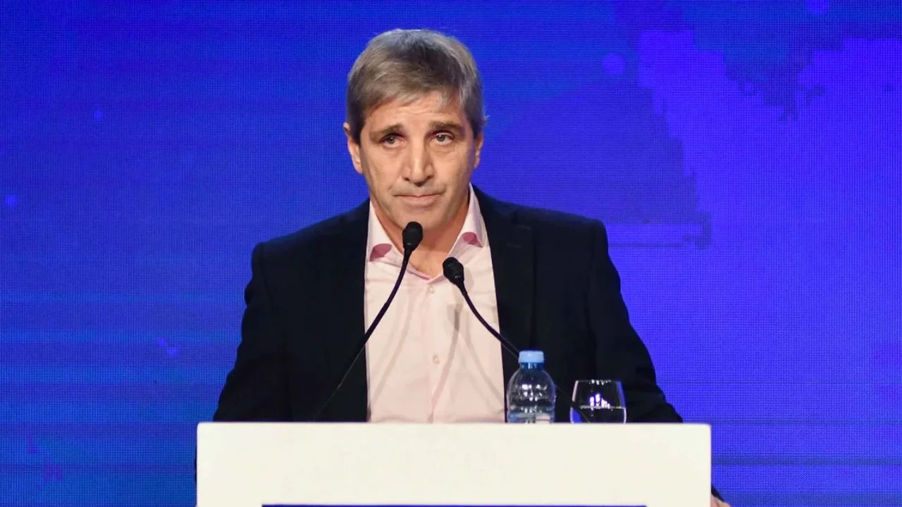 Caputo habló ante inversores y dijo que se "terminó la época de la tasa real negativa"