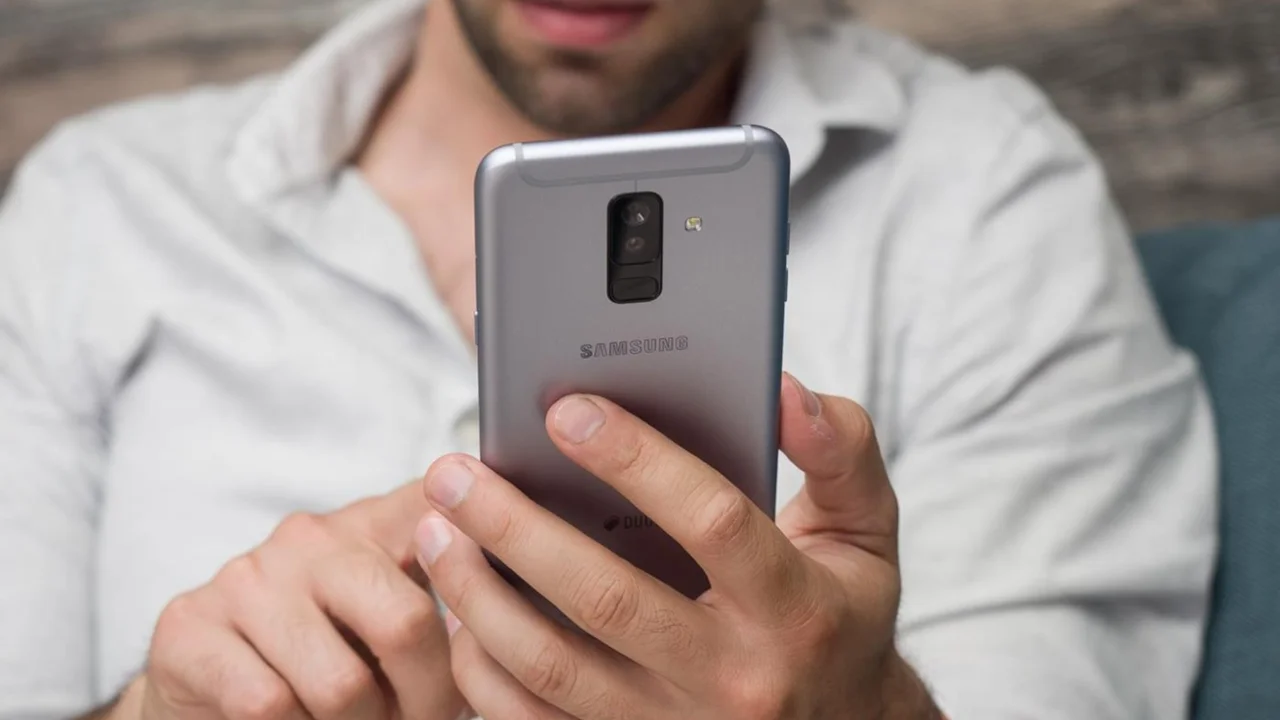 ¿Buscás celulares baratos y con pantalla enorme?: 4 modelos por menos de $250.000