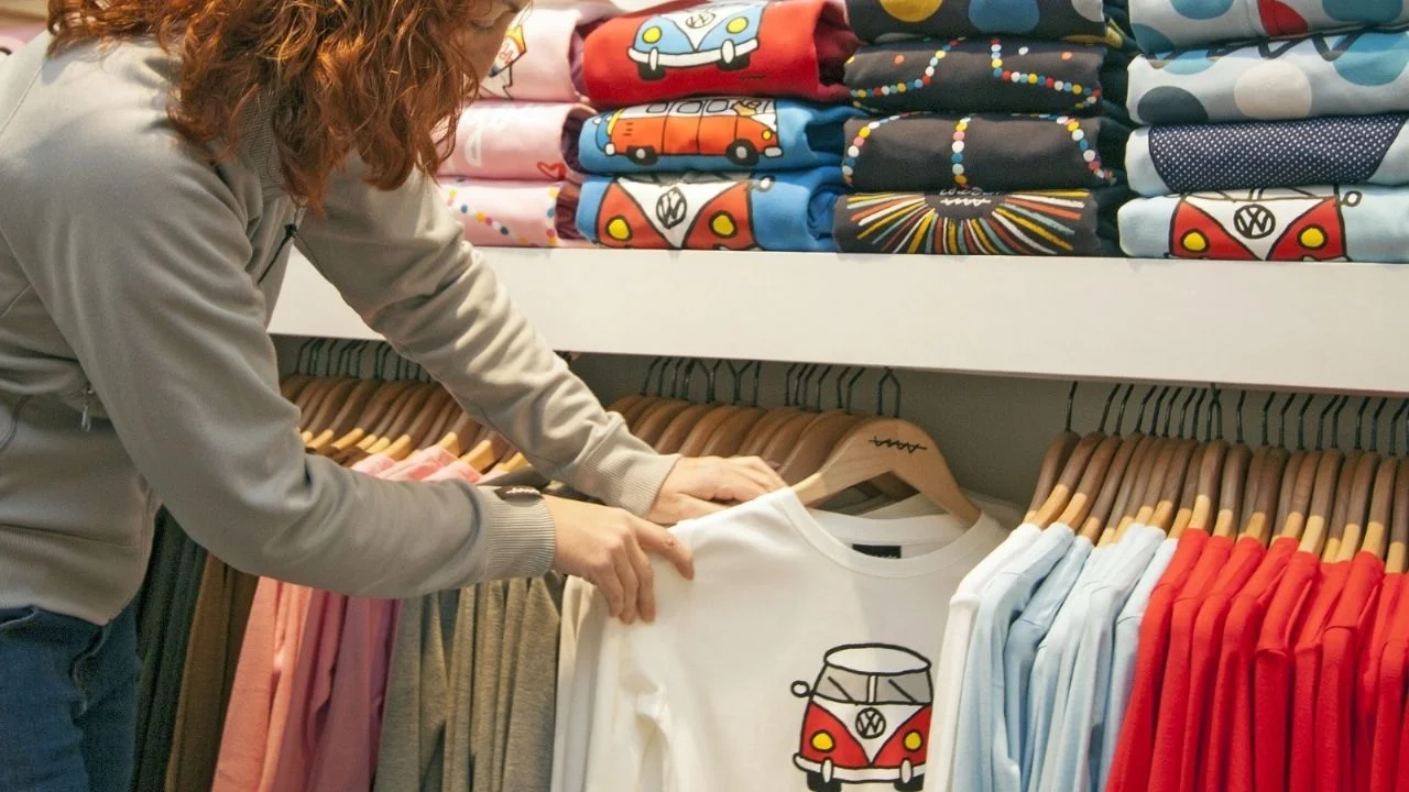 Impactante diferencia de precios: cuánto cuesta la ropa en Argentina versus España y EE.UU.