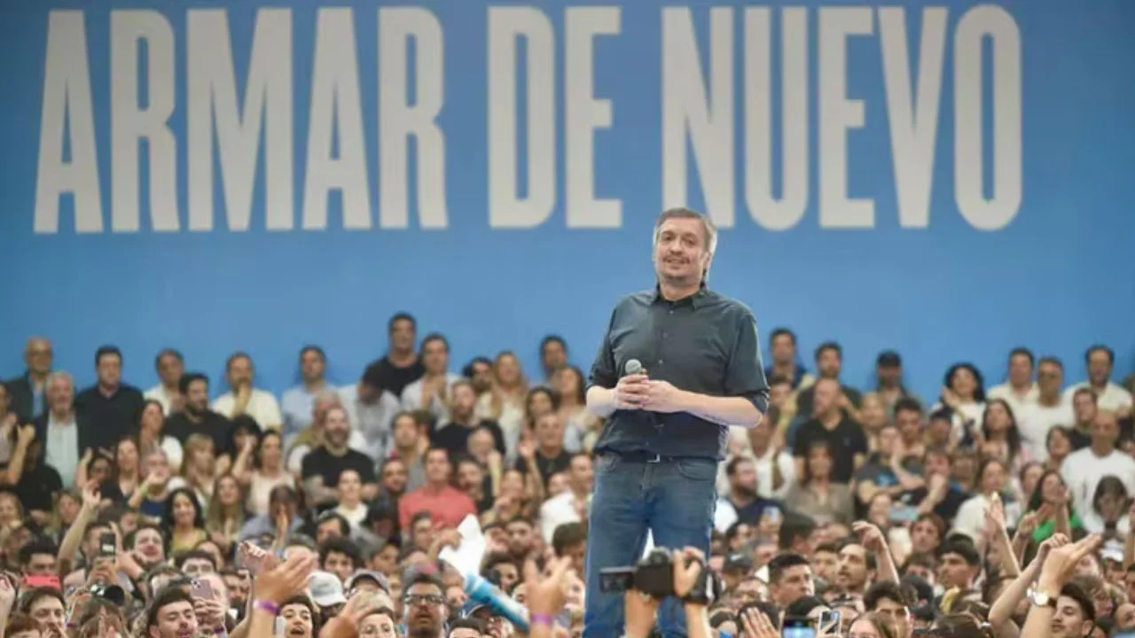 En un acto de Máximo Kirchner, La Cámpora cantó contra Axel Kicillof