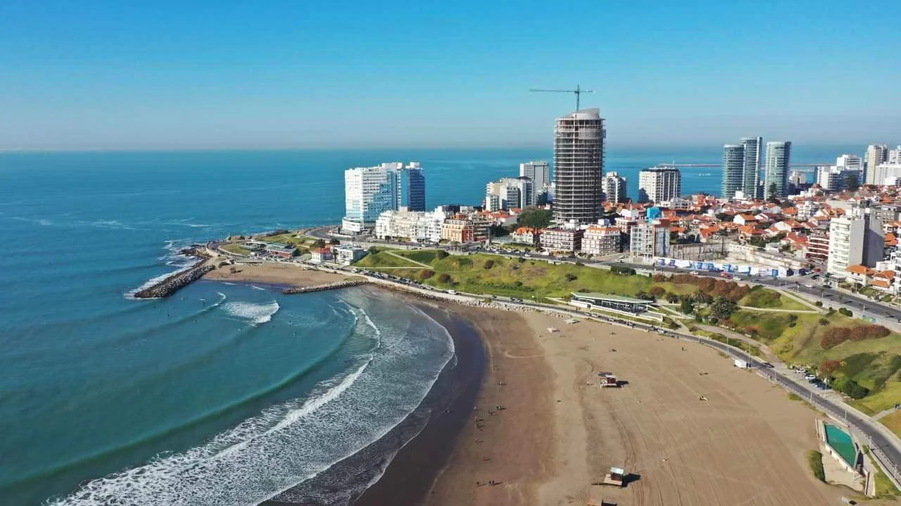 Veranear en la Costa en febrero, más barato: hasta cuánto pueden bajar los precios del alojamiento