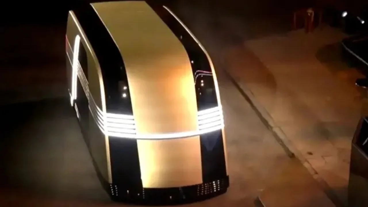 Conocé el Cybercab de Elon Musk: un robotaxi de Tesla sin conductor, pedales ni volante