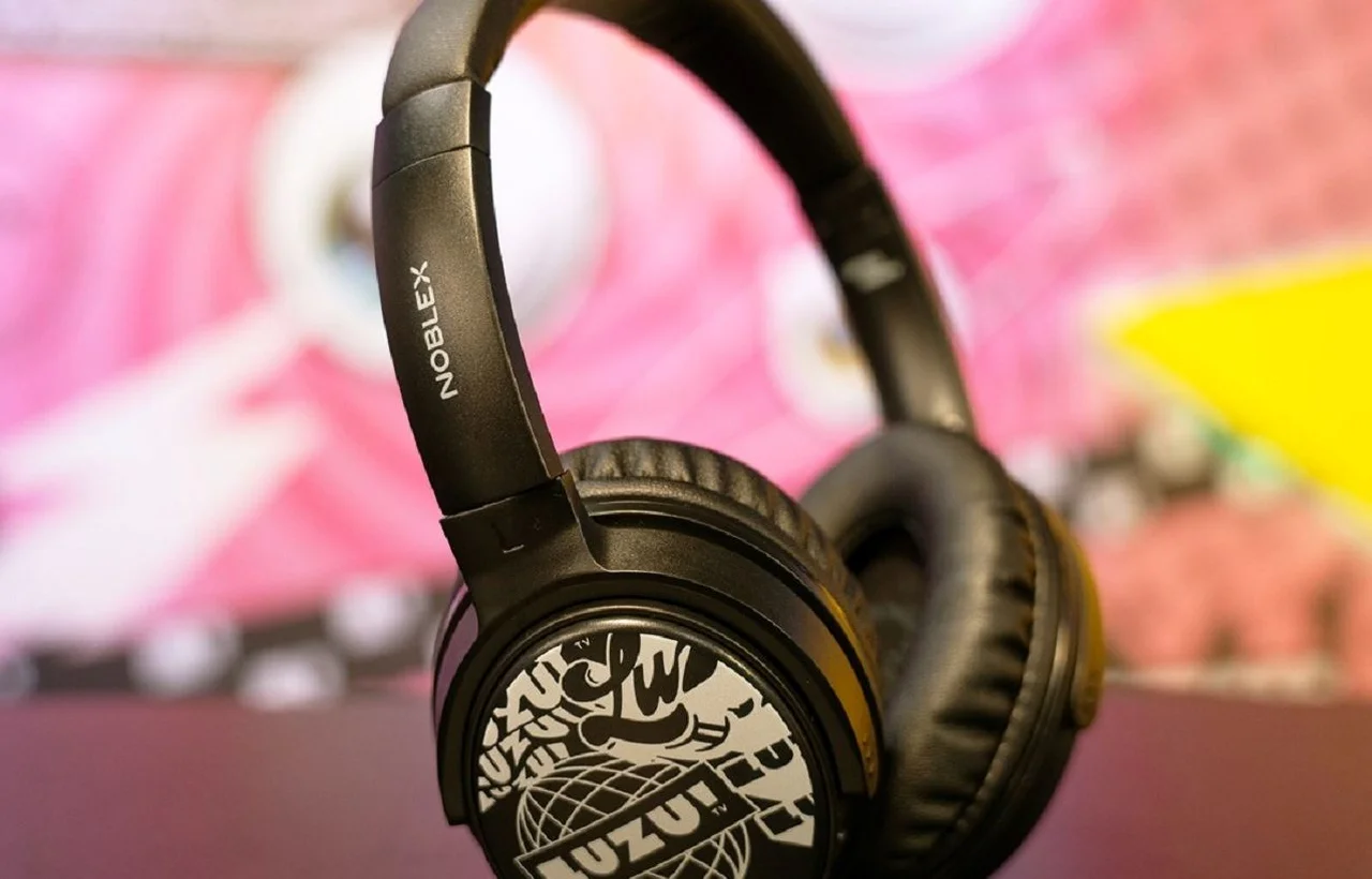 Noblex y Luzu presentan auriculares exclusivos: una colaboración que fusiona tecnología y entretenimiento