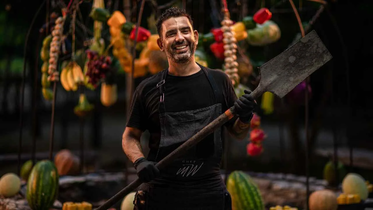 Es argentino, fue mesero y hoy es dueño de dos restaurantes orgánicos en el Caribe mexicano
