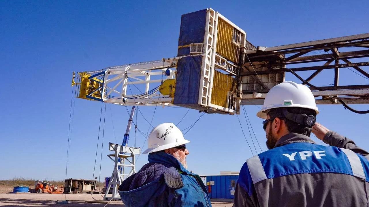 YPF invertirá solo en Vaca Muerta a partir de 2026: venderá todos sus yacimientos convencionales