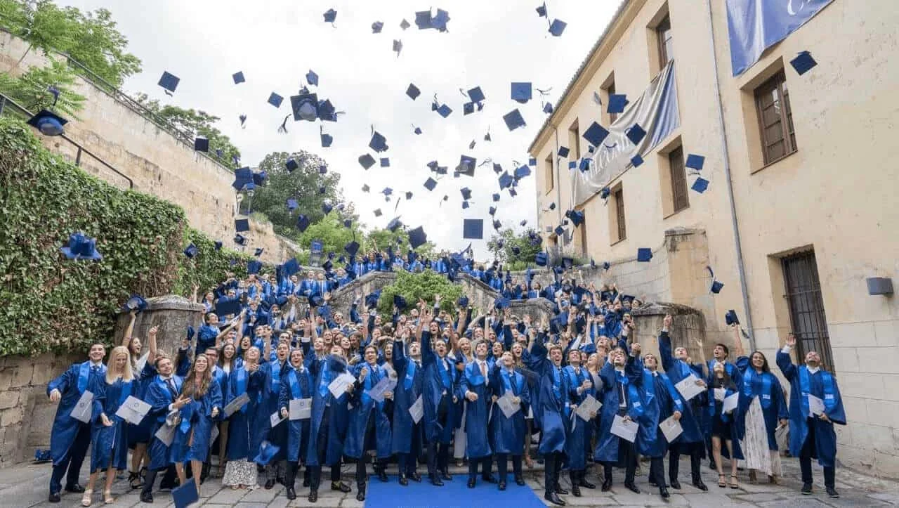 Egresados estudiar