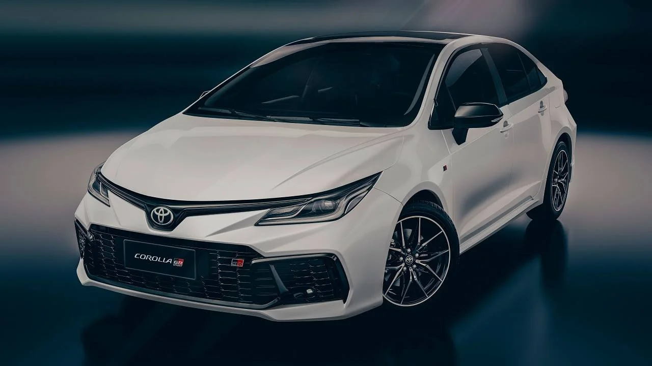 Cuánto sale el auto Toyota Corolla en marzo y qué diferencia tiene con Yaris