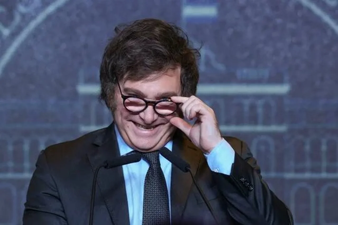 Milei celebra la primera privatización de su Gobierno: cuánto embolsó y en manos de quién quedó la empresa