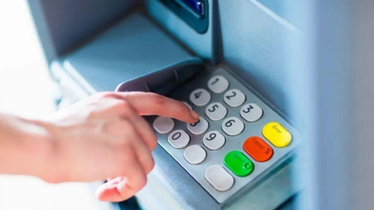 Qué tenés que hacer en un cajero automático para evitar estafas