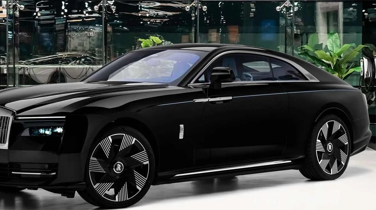 Rodrigo de Paul estrenó un impresionante Rolls-Royce de 350.000 euros
