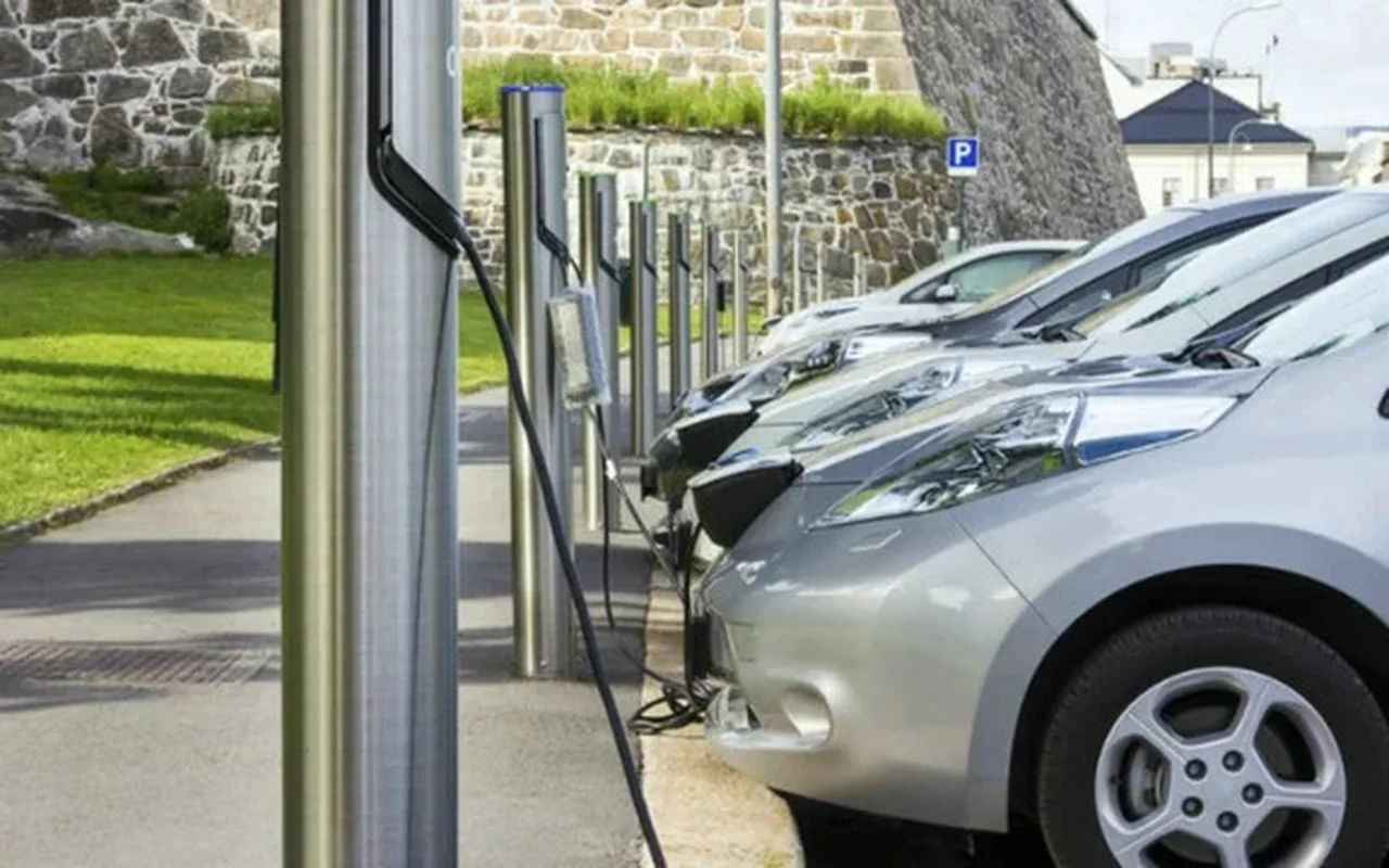 Comienza el proceso de importación sin aranceles para vehículos eléctricos e híbridos