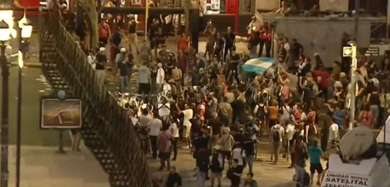Con el Congreso blindado y un megaoperativo policial, una multitud marchó junto a los jubilados