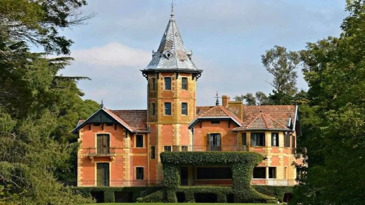 La espectacular experiencia de visitar el Castillo de la ruta 2 perteneciente a la familia Guerrero