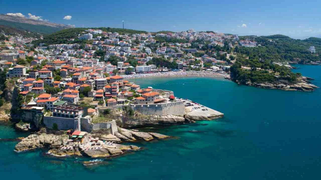 Tres destinos poco conocidos que la rompen para el verano europeo