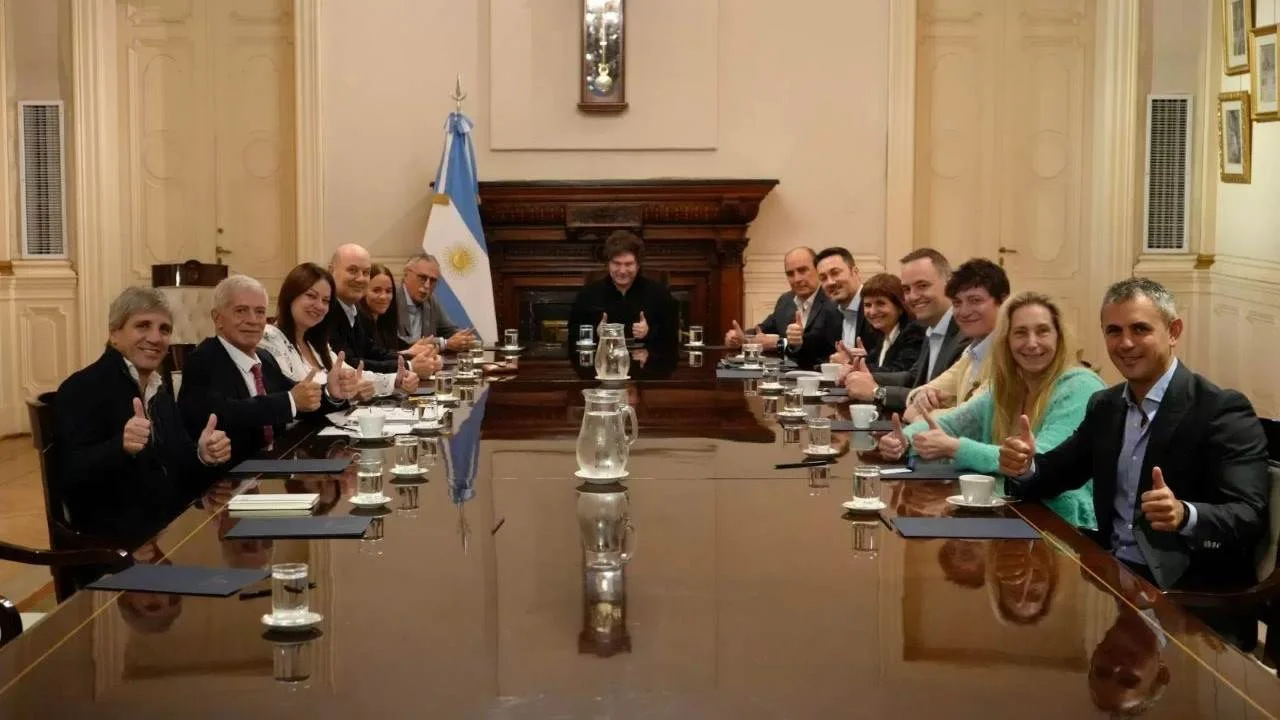 Javier Milei reune a su gabinete para esperar el acuerdo con el FMI