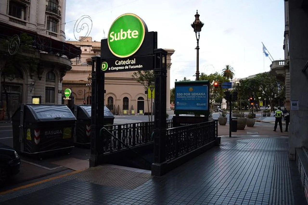 Proponen renombrar la estaci�n Catedral del subte como "Catedral - Papa Francisco"