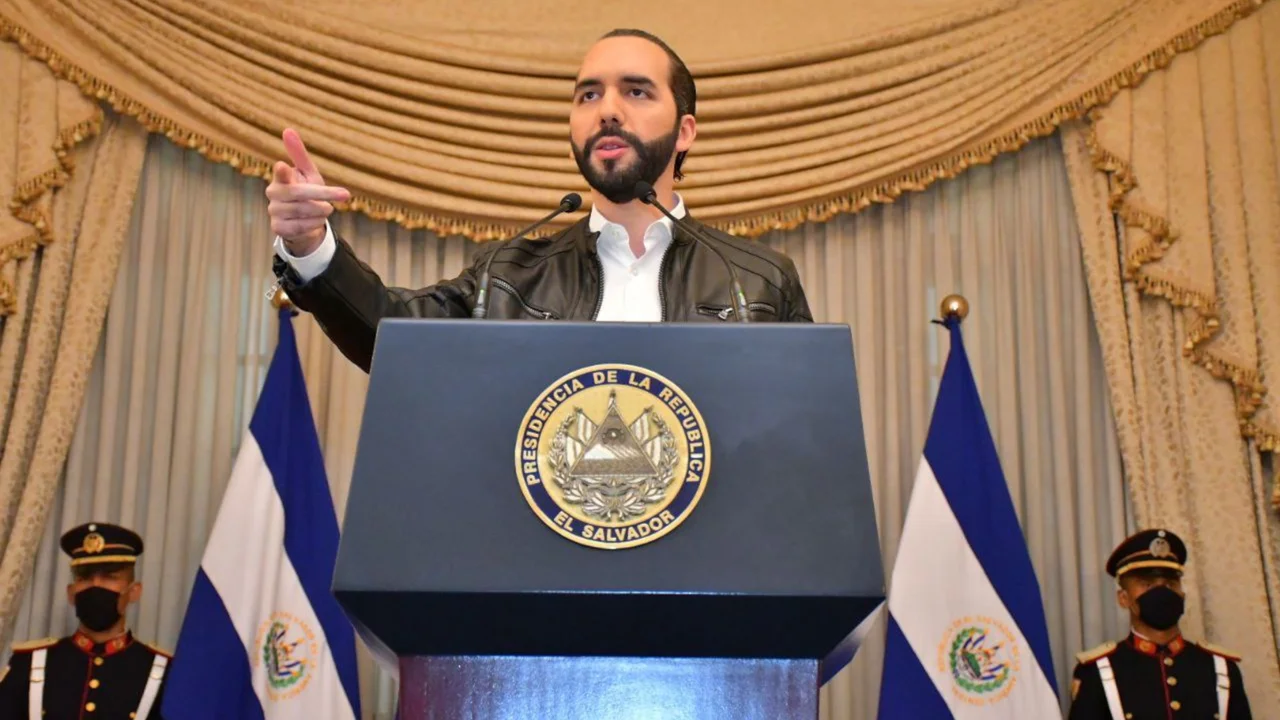 El Salvador compró Bitcoin luego de la caída del precio de la criptomoneda