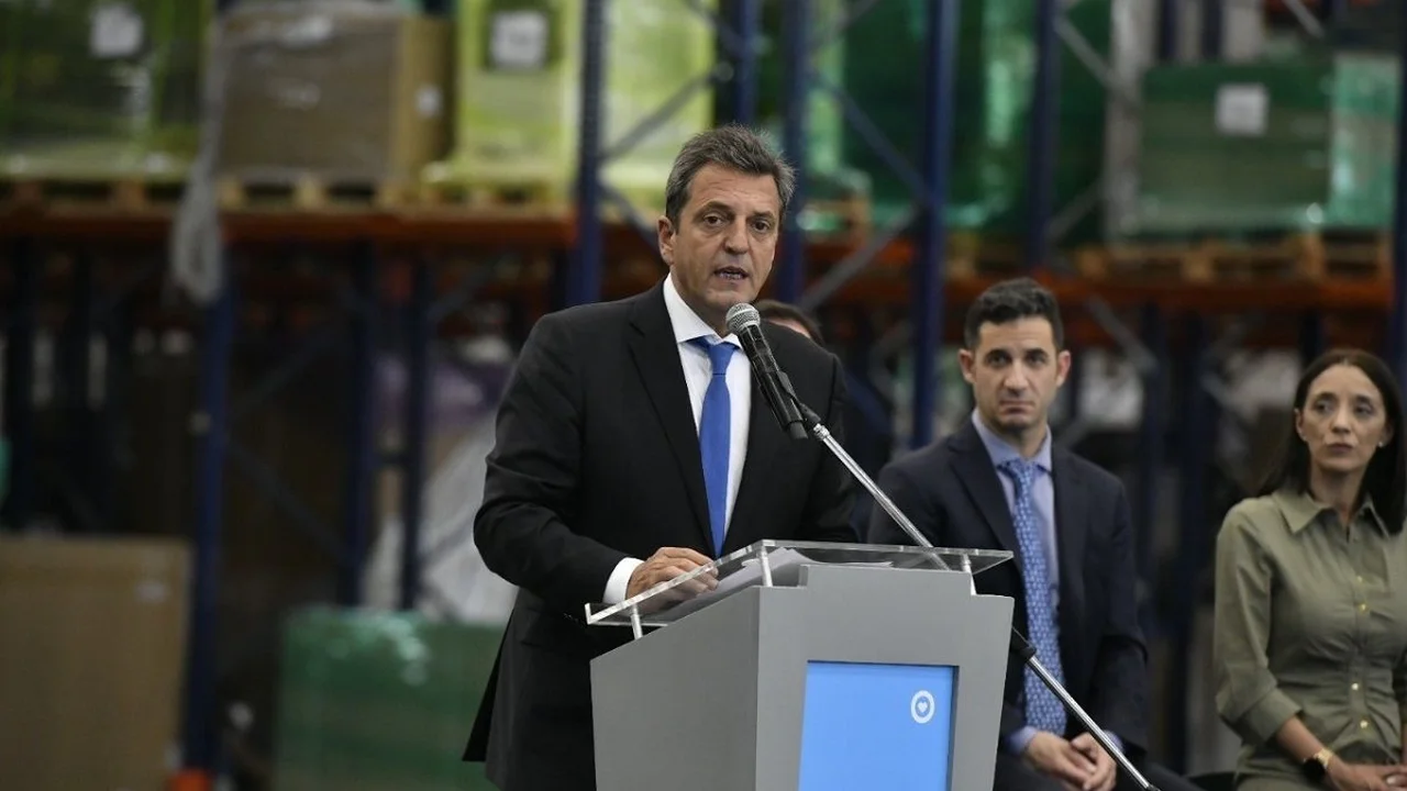 El triunfo de Massa y una ironía en la Bolsa: por qué se benefició la empresa del "amigo del alma" de Macri