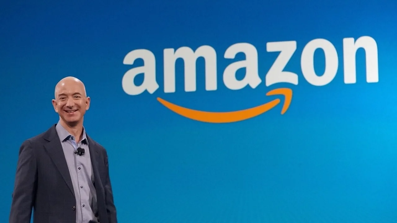 Sonríe Jeff Bezos: por qué se dispararon las acciones de Amazon y a cuánto llegó la fortuna del magnate