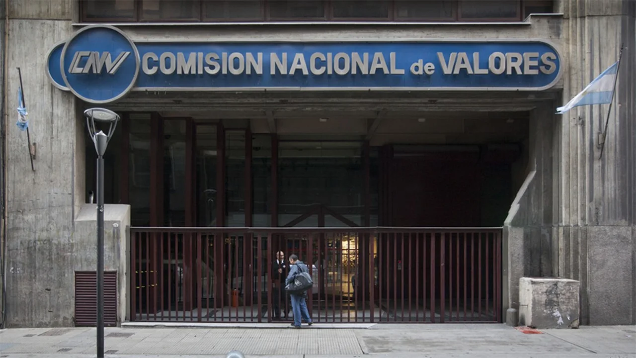 Endurecen el cepo: habrá que esperar 15 días para operar con dólares si se adquieren vía Bolsa o CCL
