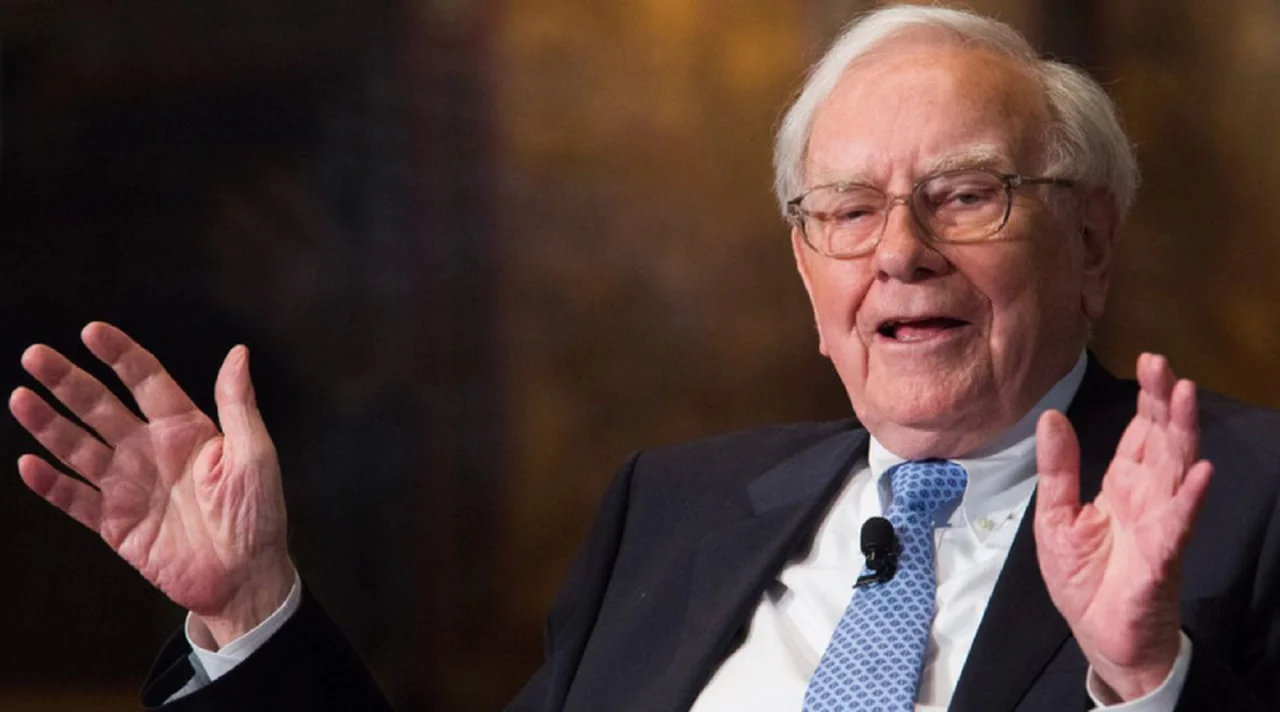 Warren Buffett vende u$s13.300 millones en acciones: ¿señal de alarma para Bitcoin?