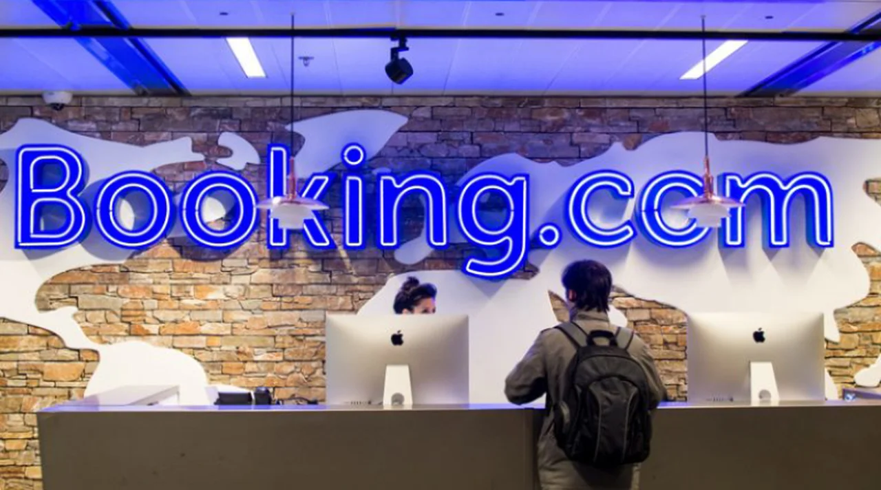 "Sólo queda una habitación disponible": cómo son las prácticas engañosas que utiliza Booking para reservar alojamiento