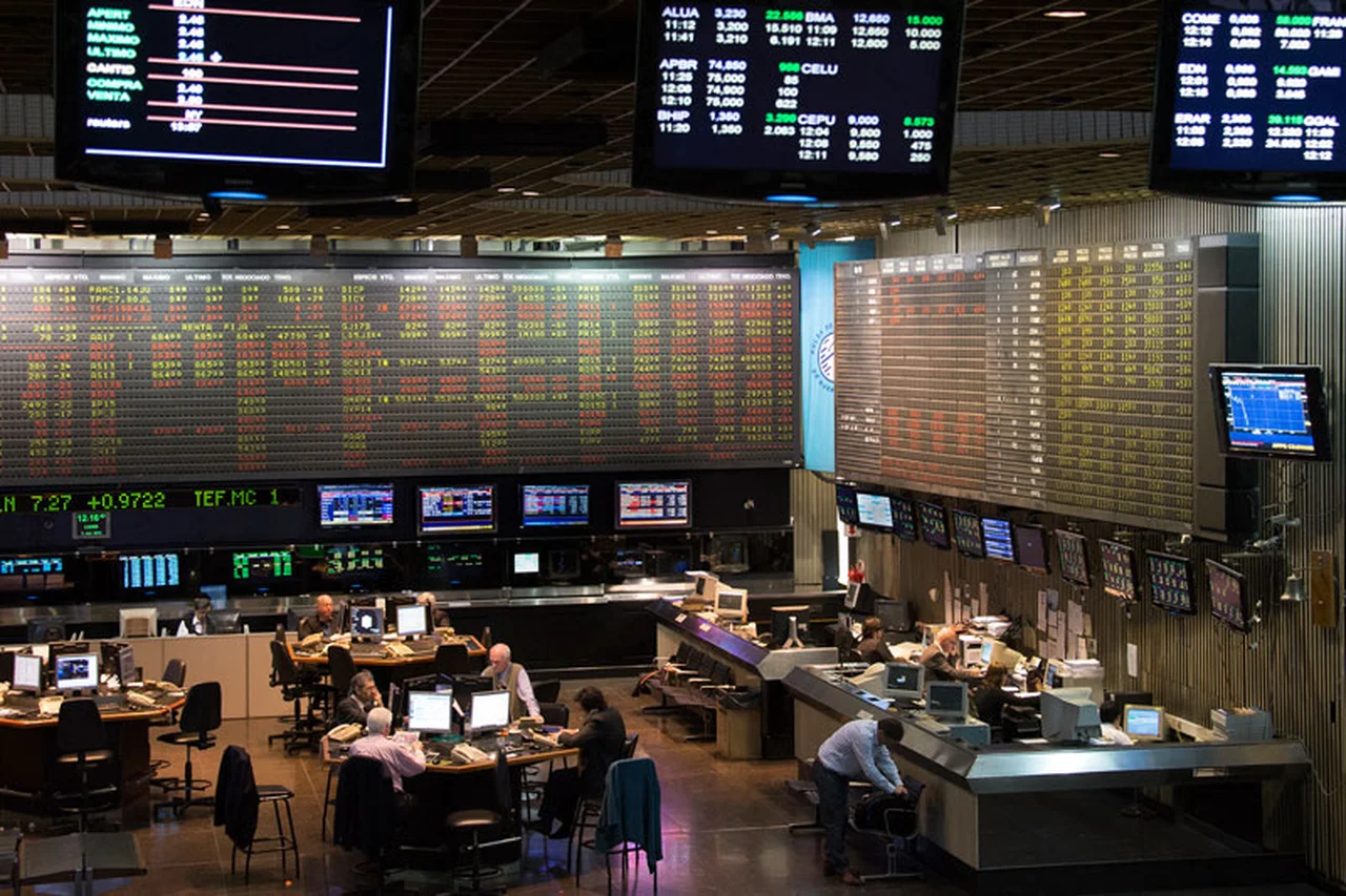 Así fueron las primeras reacciones del mercado tras la aprobación de la Ley Bases