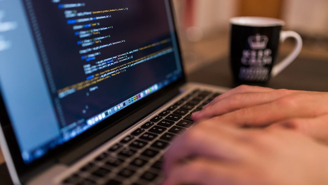 Google lanza cursos gratuitos para aprender programación: conocé los detalles y requisitos