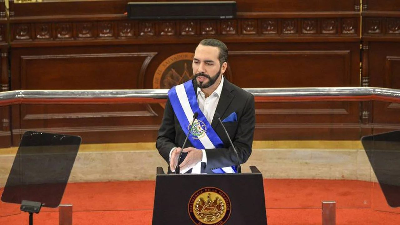 Adiós a la "nación cripto": El Salvador dejará de usar Bitcoin como moneda de curso legal