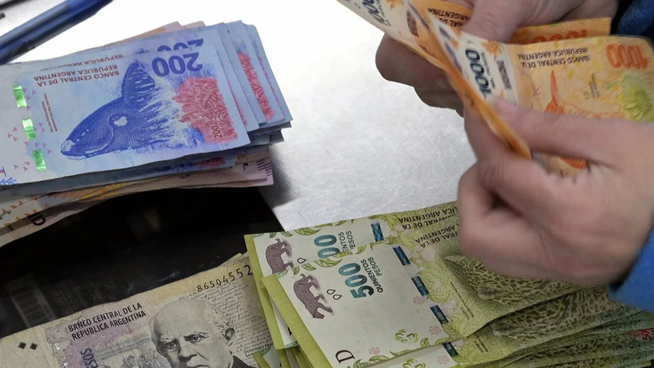 Tres bancos ofrecen préstamos personales de hasta $50 millones para monotributistas: cómo solicitarlos