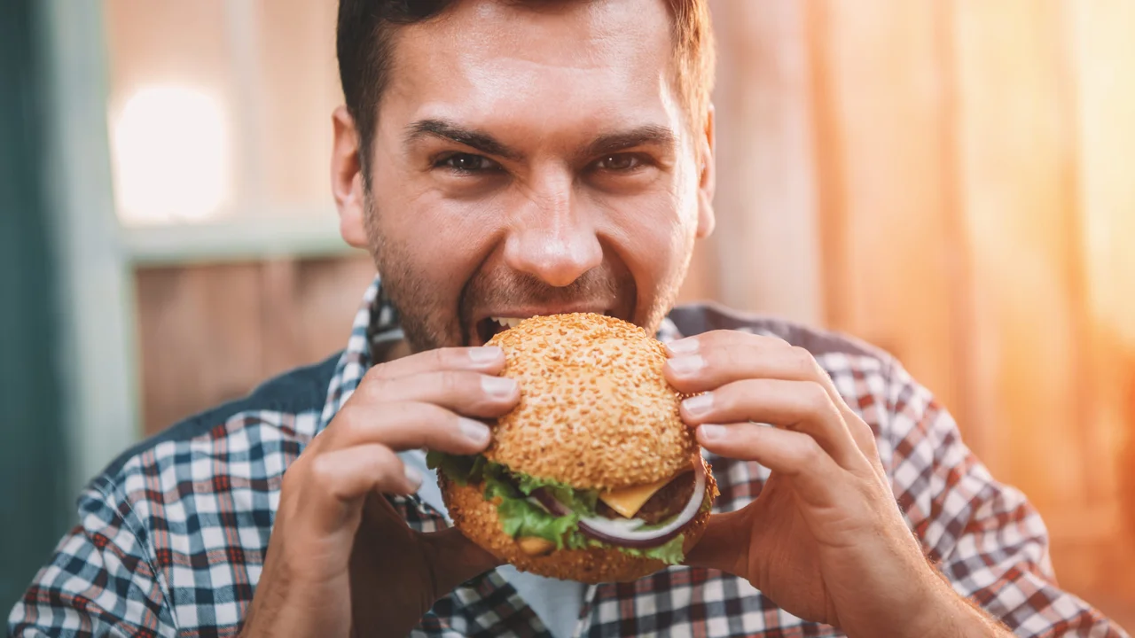 Hamburguesa con papas e inteligencia artificial: cómo se está usando la nueva tecnología en los alimentos