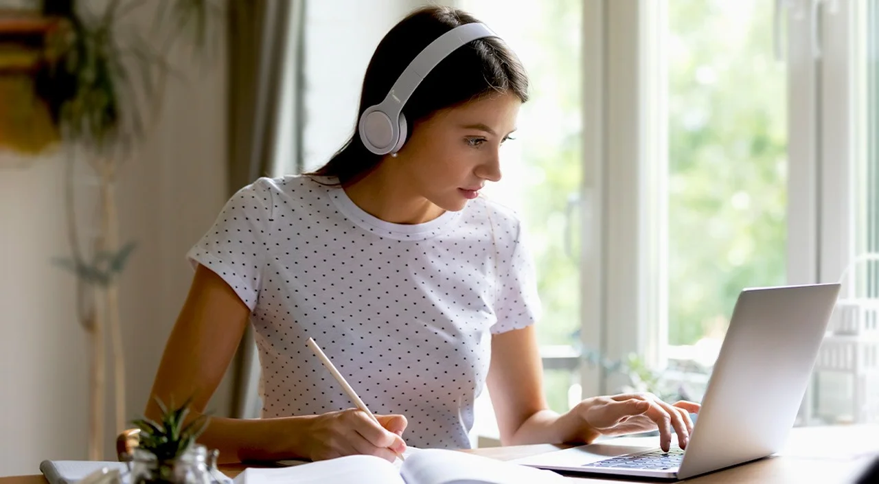 El momento es ahora, y la posibilidad de hacerlos también: cursos gratuitos y online para ganar en dólares