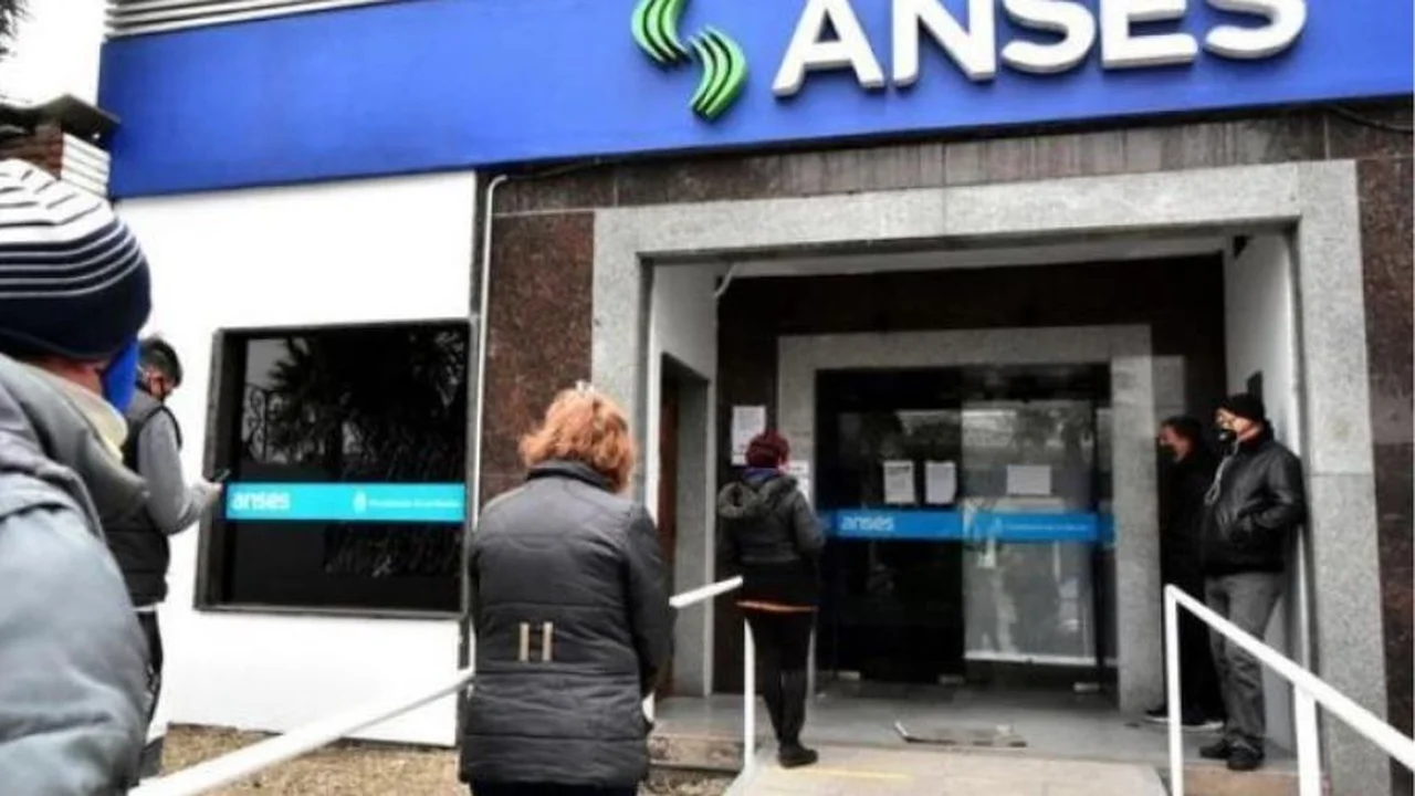 Calendario de pagos ANSES: quiénes cobran HOY