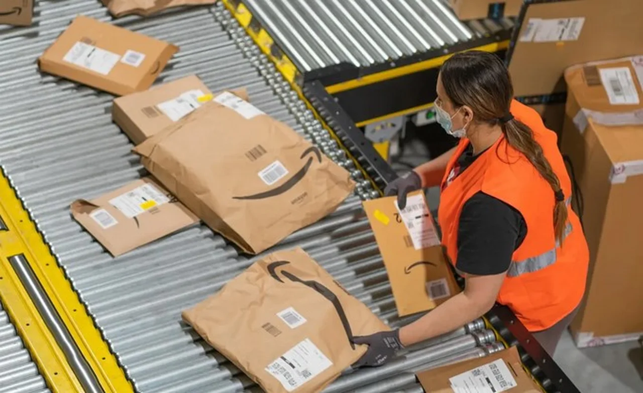 La advertencia de Amazon por la demanda histórica de Estados Unidos y cómo afectaría a sus usuarios