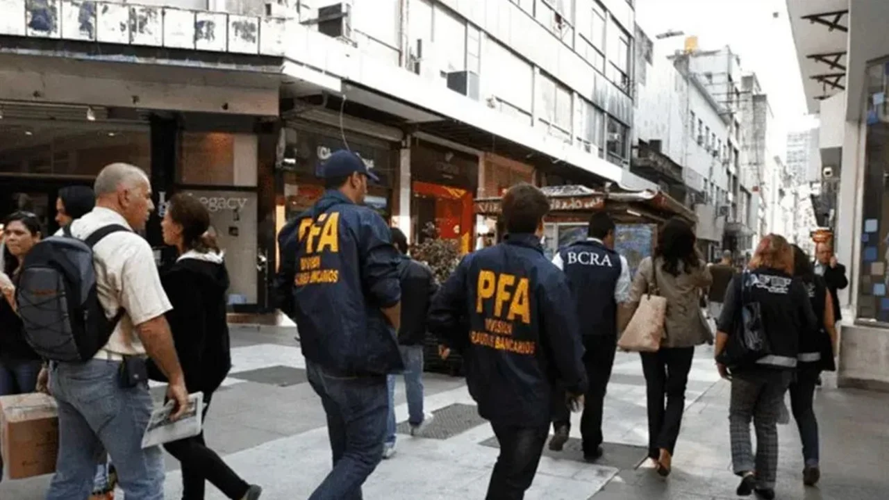 En medio de la escalada del blue, PFA realizó operativo contra cuevas que simulaban ser "joyerías"