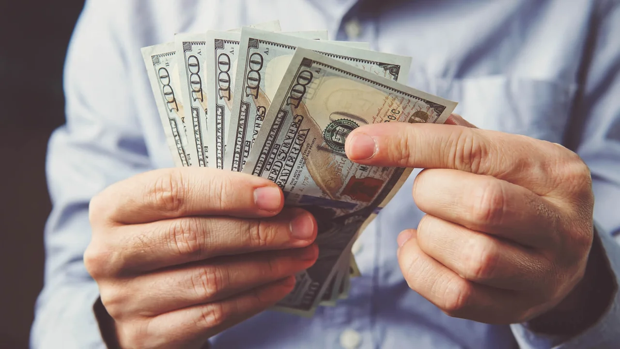 Cuál es la forma correcta de escribir el símbolo del dólar