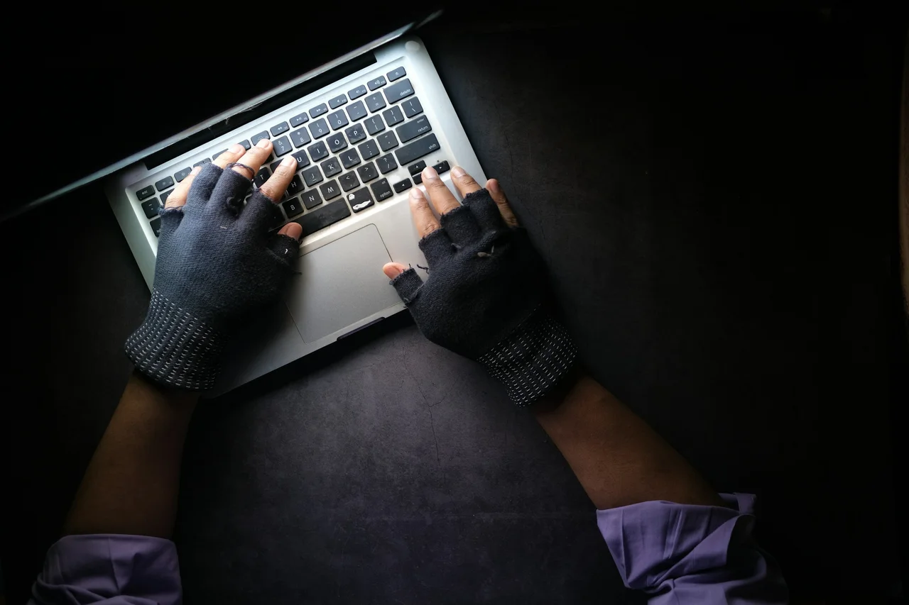 BlackRock denuncia el incremento de estafas relacionadas con inversiones en los ETF de criptomonedas