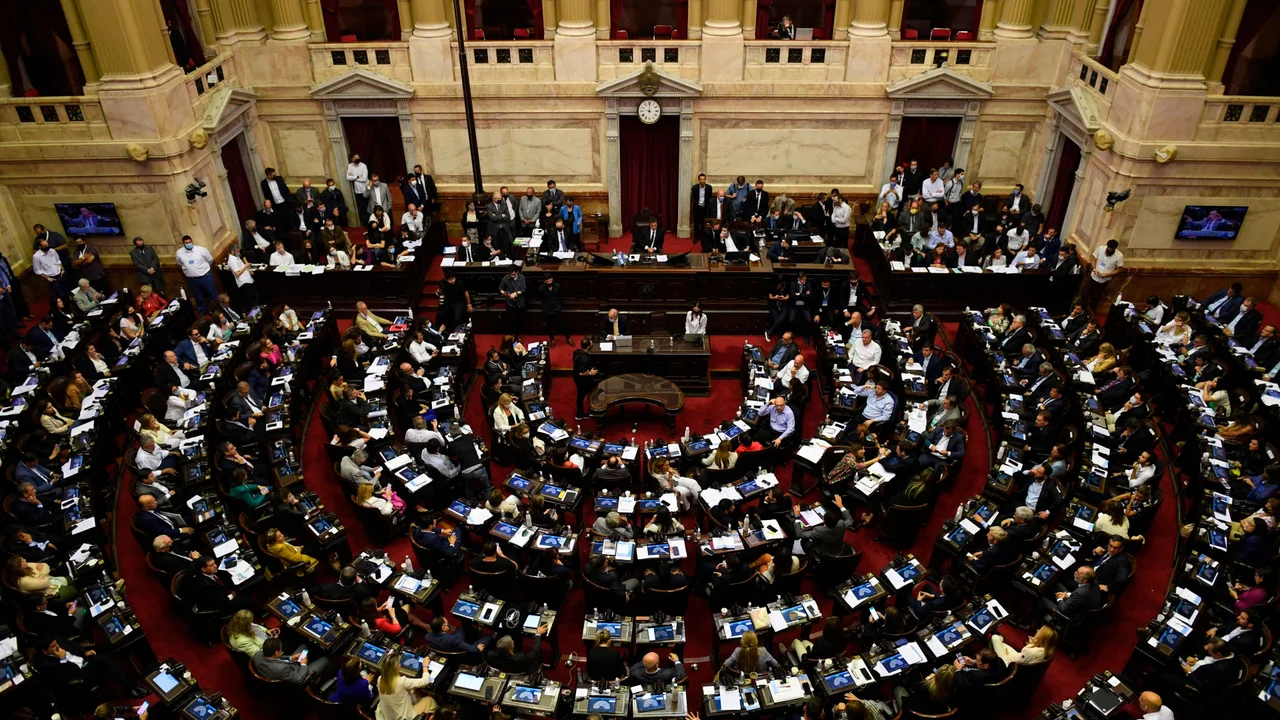 Diputados debate sobre la reducción de jornada laboral: ¿cuántas horas se trabajará?