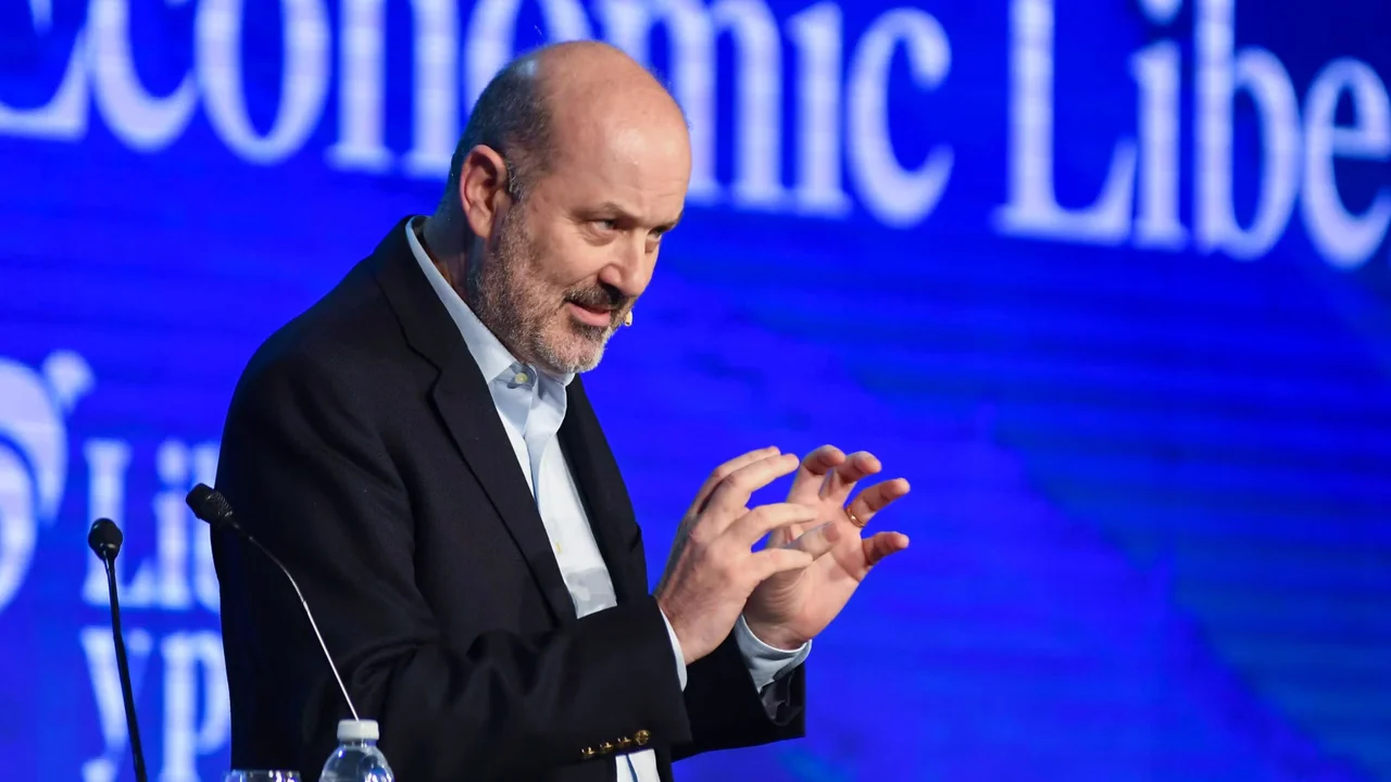 Firma digital express: el plan del Gobierno para "poner el gancho" con el celular y críticas de expertos