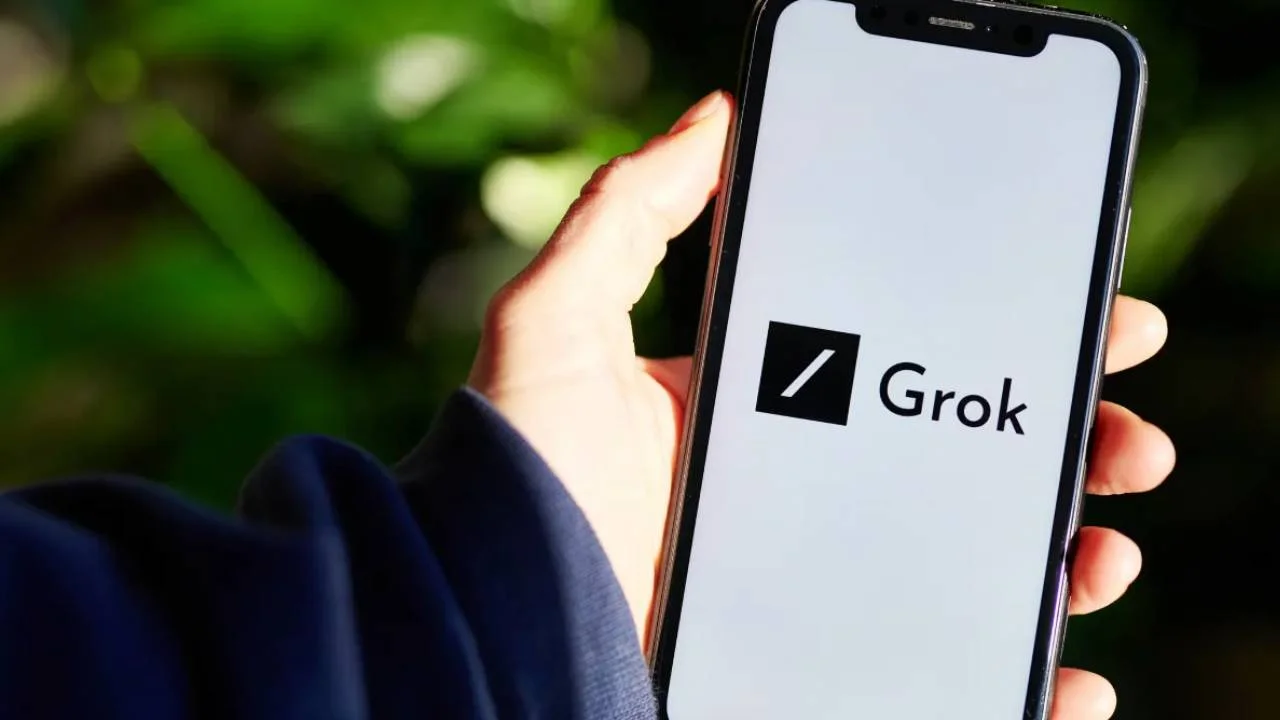 Grok lanza su propia aplicación y se independiza de X, su red social madre