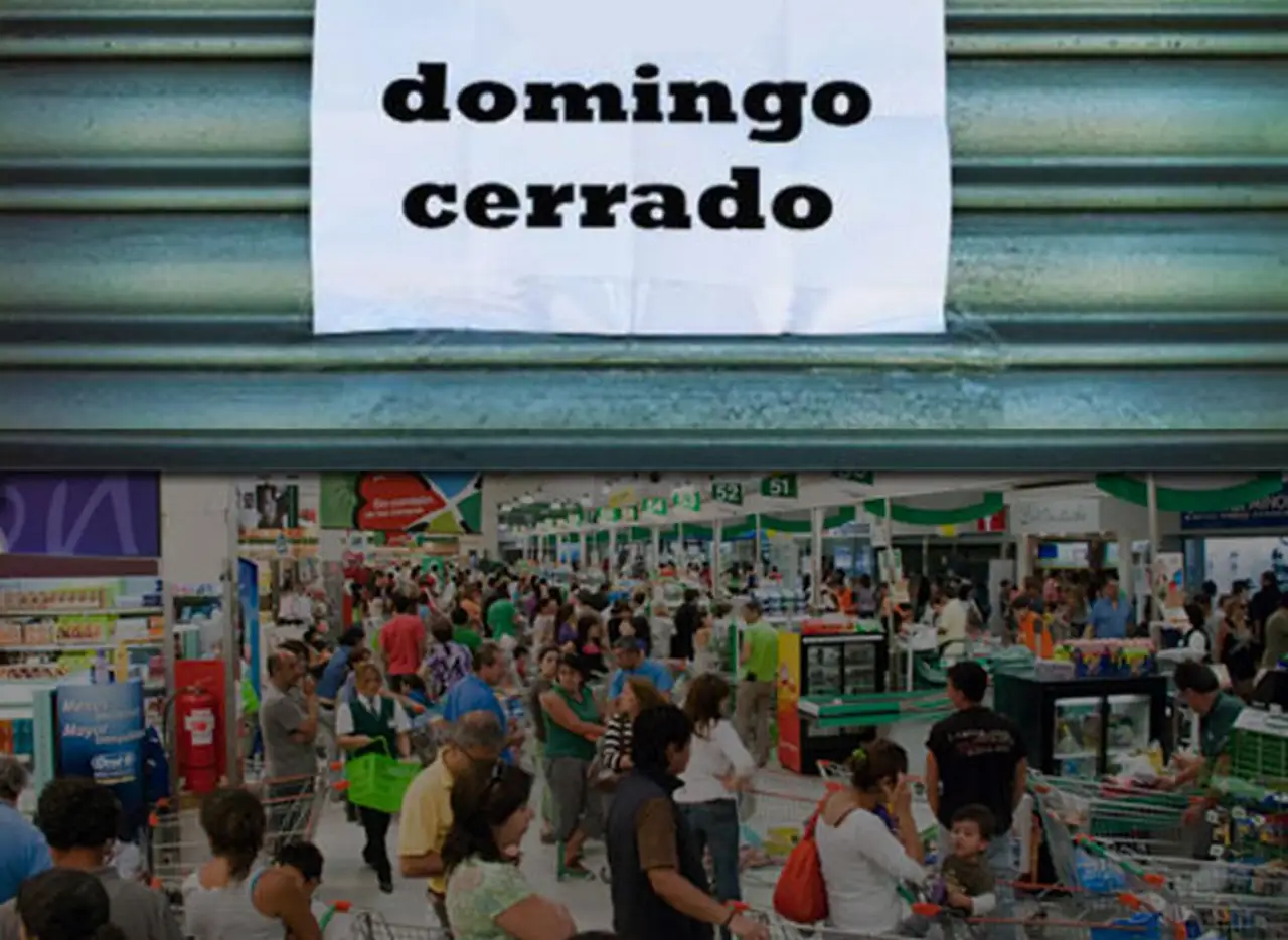 Pelea por el domingo: súper a un lado, comercios a otro y entidades que hacen de "referí­"