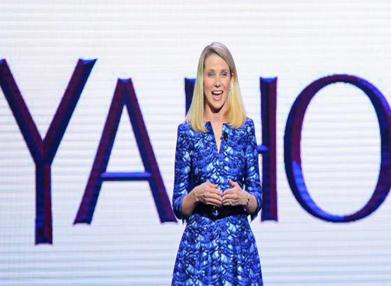 La CEO de Yahoo despide a su mano derecha