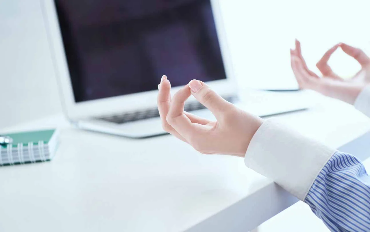 3 recomendaciones para mejorar el bienestar laboral y cuidar la salud mental en el trabajo