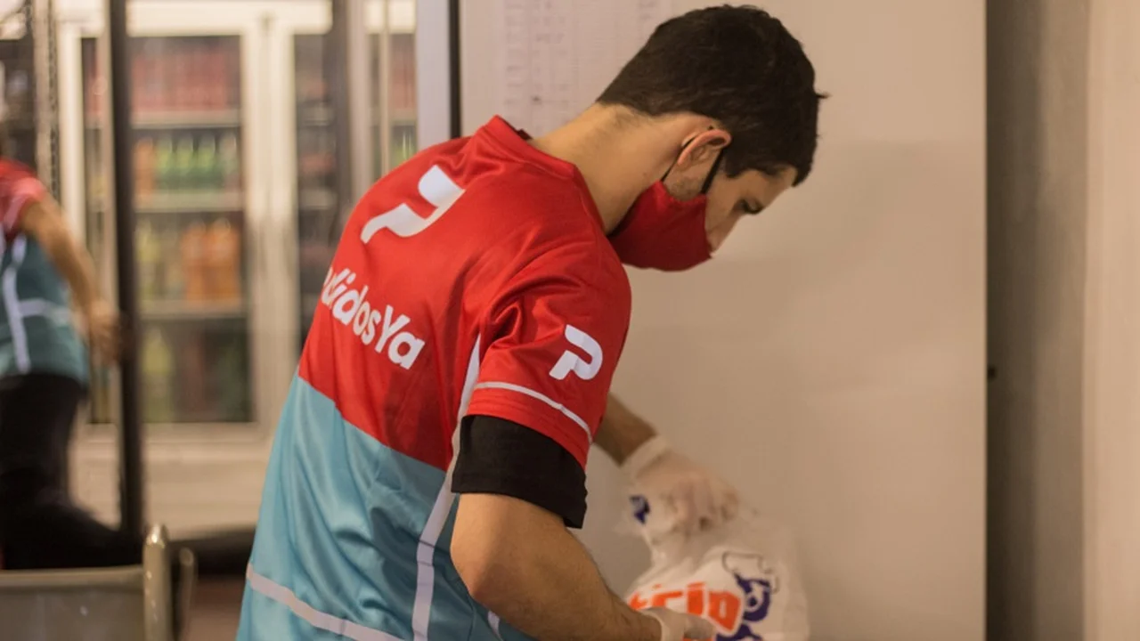 Rappi, Pedidos Ya y apps de delivery, ¿deberán poner en blanco a los trabajadores?
