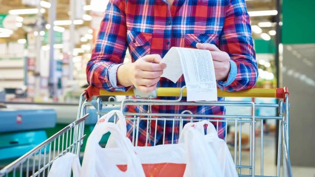 La inflación fue de 6,6% en febrero y en los últimos 12 meses acumuló 102,5%, la peor cifra en 30 años