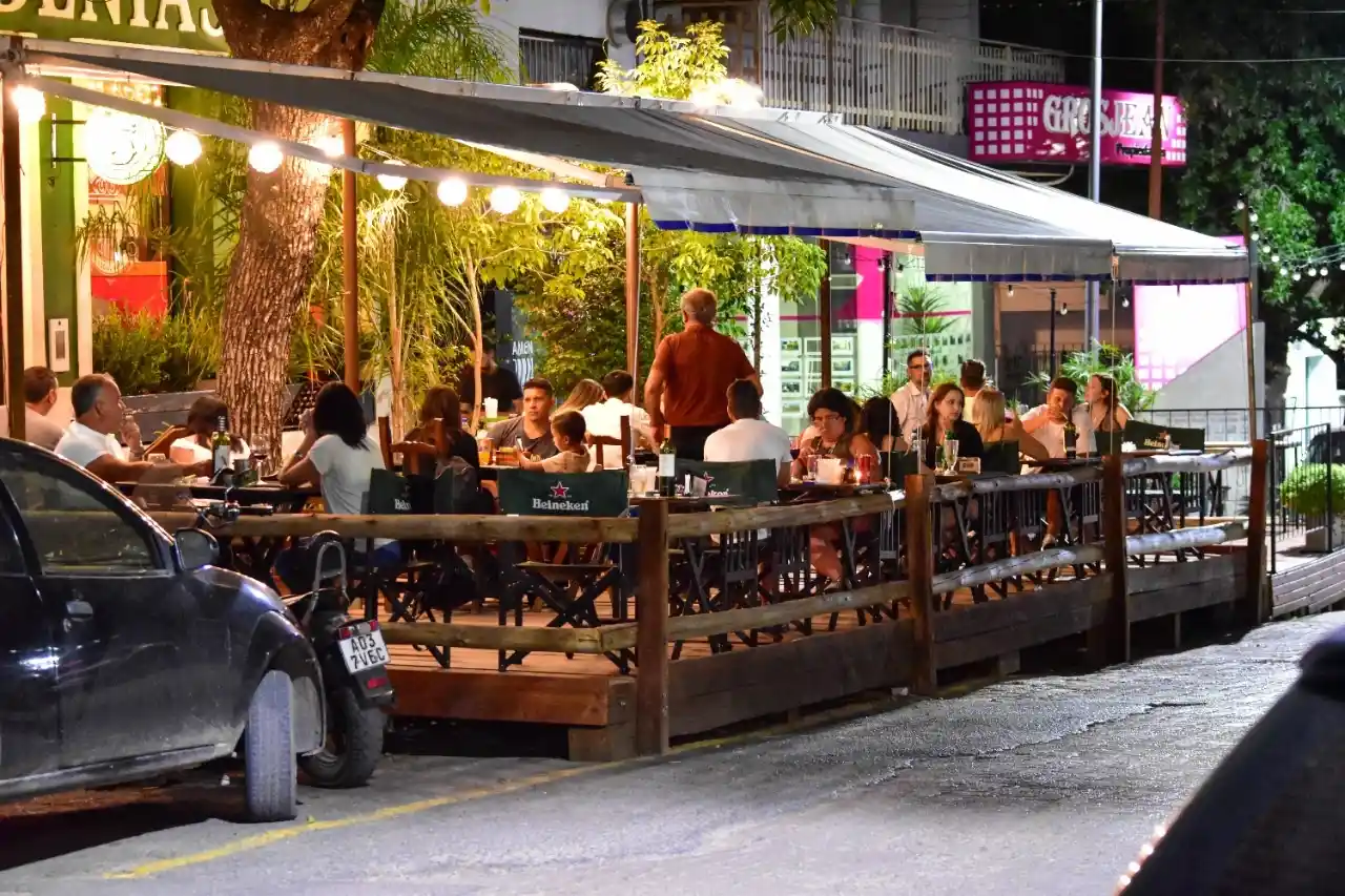 Mar del Plata: guerra entre comerciantes por los decks gastronómicos