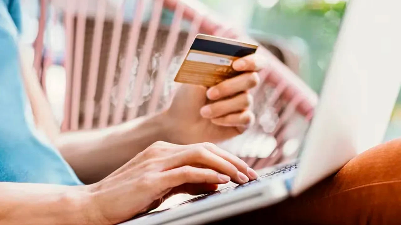 Las tarjetas de crédito y las cuotas "salvaron la ropa" del Hot Sale