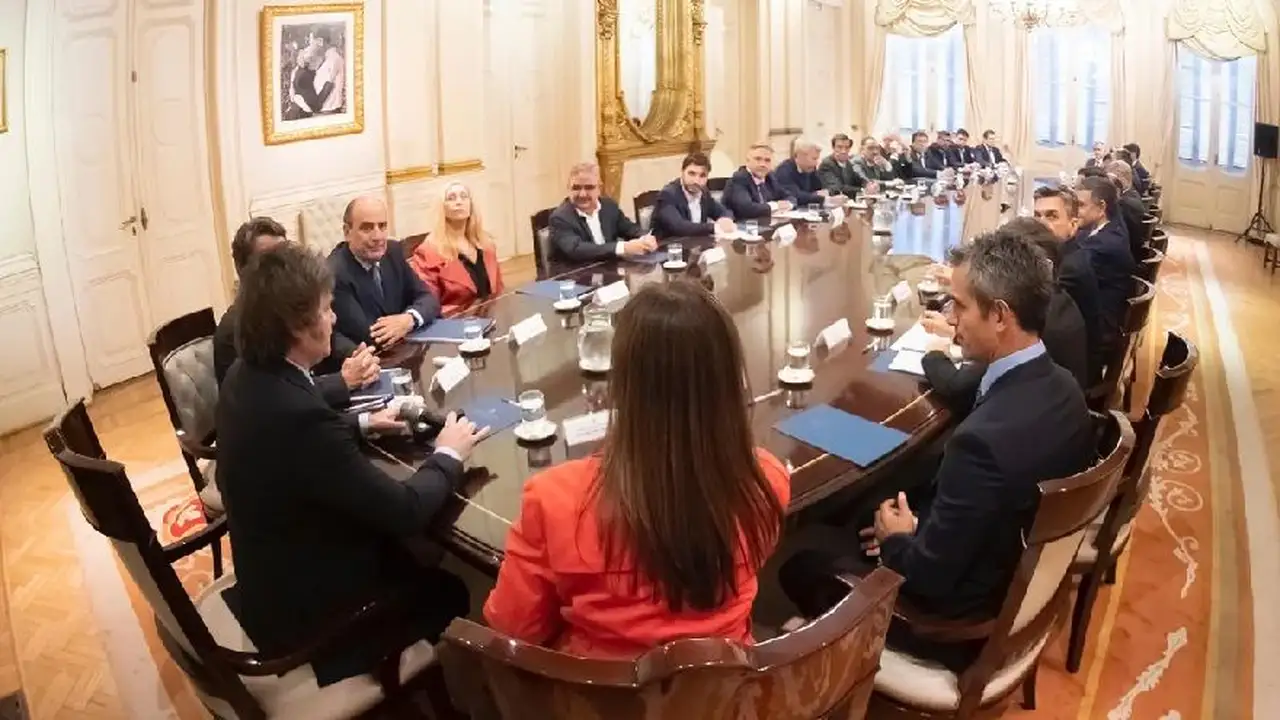 El "plan motosierra" y la búsqueda de gobernabilidad: cómo funcionará la alianza de Milei y los gobernadores