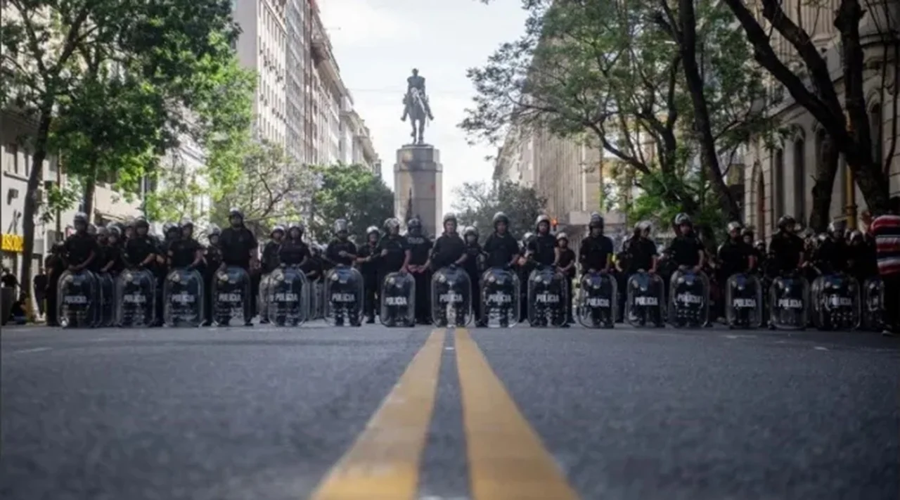 Recrudece la pelea entre el juez Casanello y el Gobierno Nacional por el protocolo anti piquetes